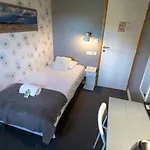 Au Bout Du Quai Hotel 3*