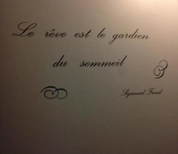 Au Bout Du Quai Hotel 3*