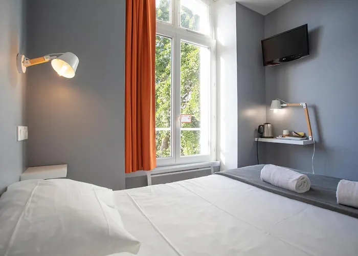 Au Bout Du Quai Hotel