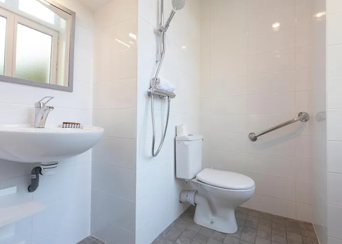 Au Bout Du Quai Hotel