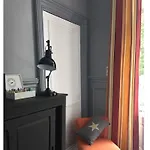 Au Bout Du Quai Hotel