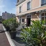 Au Bout Du Quai Hotel