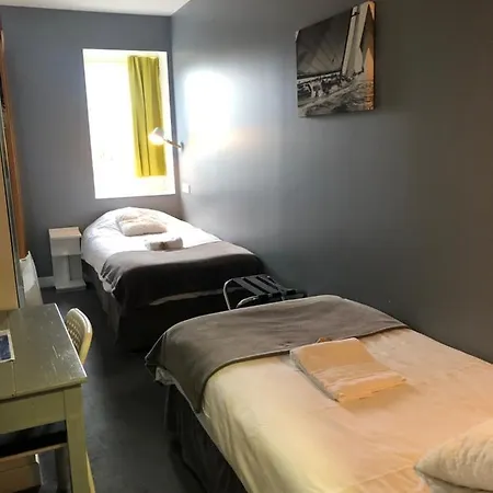 Au Bout Du Quai Hotel