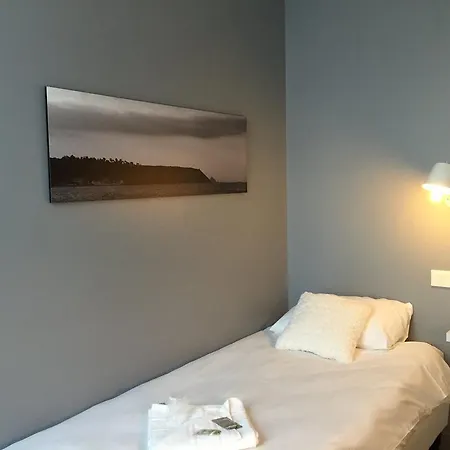 Au Bout Du Quai Hotel