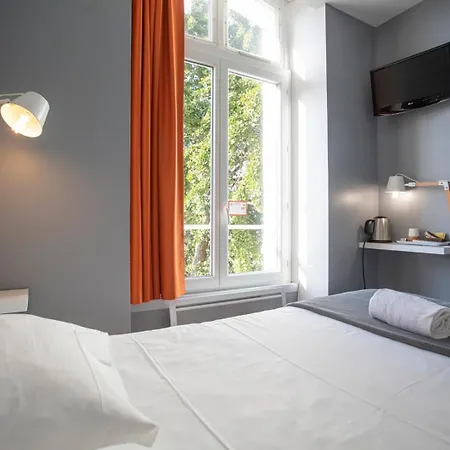Au Bout Du Quai Hotel