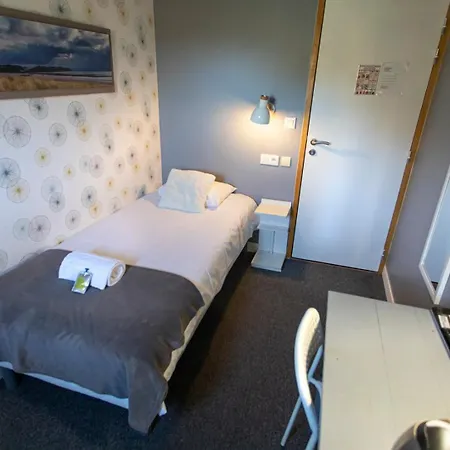 Au Bout Du Quai Hotel 3*