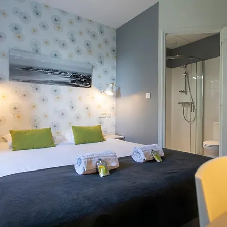 Au Bout Du Quai Hotel 3*