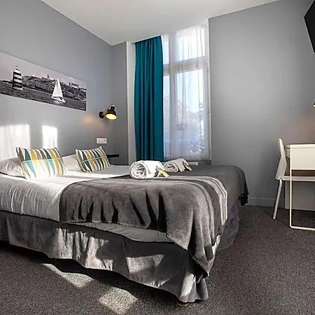 Hotel Au Bout Du Quai 3*
