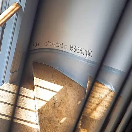 Au Bout Du Quai Hotel