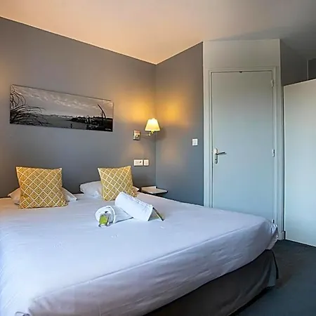 Au Bout Du Quai Hotel 3*