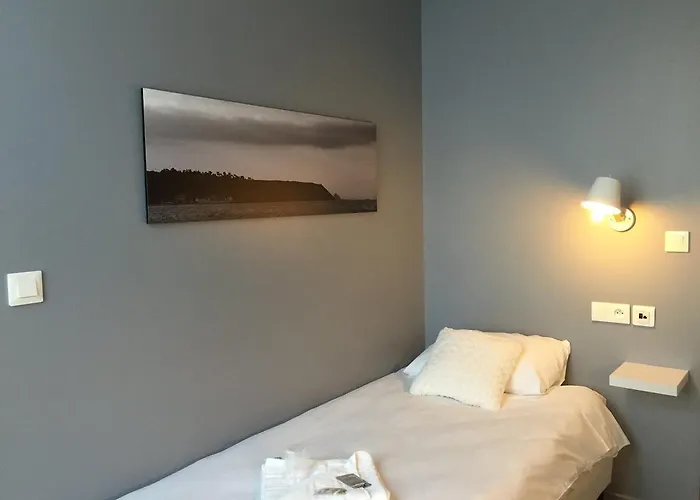 Au Bout Du Quai Hotel