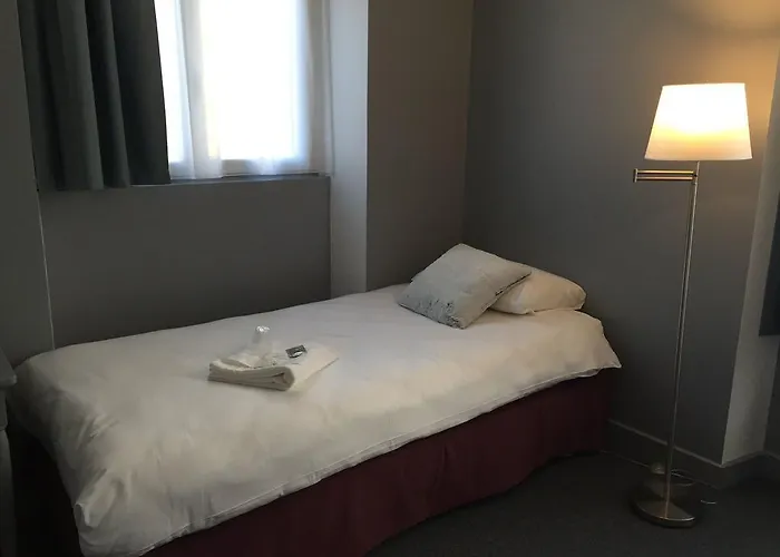 Hotel Au Bout Du Quai 3*