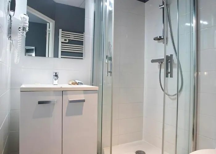 Au Bout Du Quai ホテル グランビル