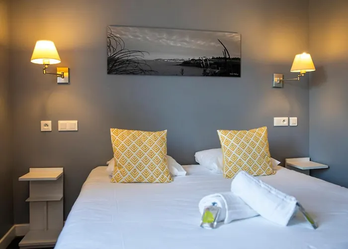 Au Bout Du Quai Hotel