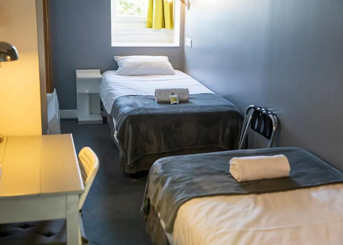 Au Bout Du Quai Hotel